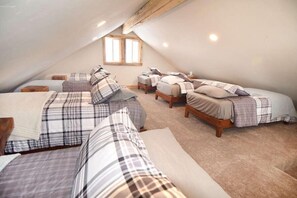 Luxury Cabin, Mountain View | 3 bedrooms, desk, laptop workspace, free WiFi