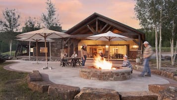 Luxury Cabin, Mountain View | Terrace/patio