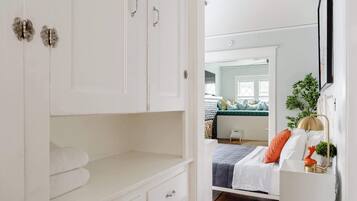 1 slaapkamer, een strijkplank/strijkijzer, reisbedje, wifi