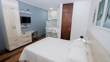 1 habitación, tabla de planchar con plancha, wifi y ropa de cama