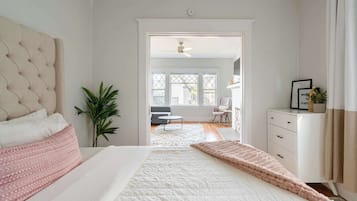 1 habitación, tabla de planchar con plancha, cuna de viaje y wifi