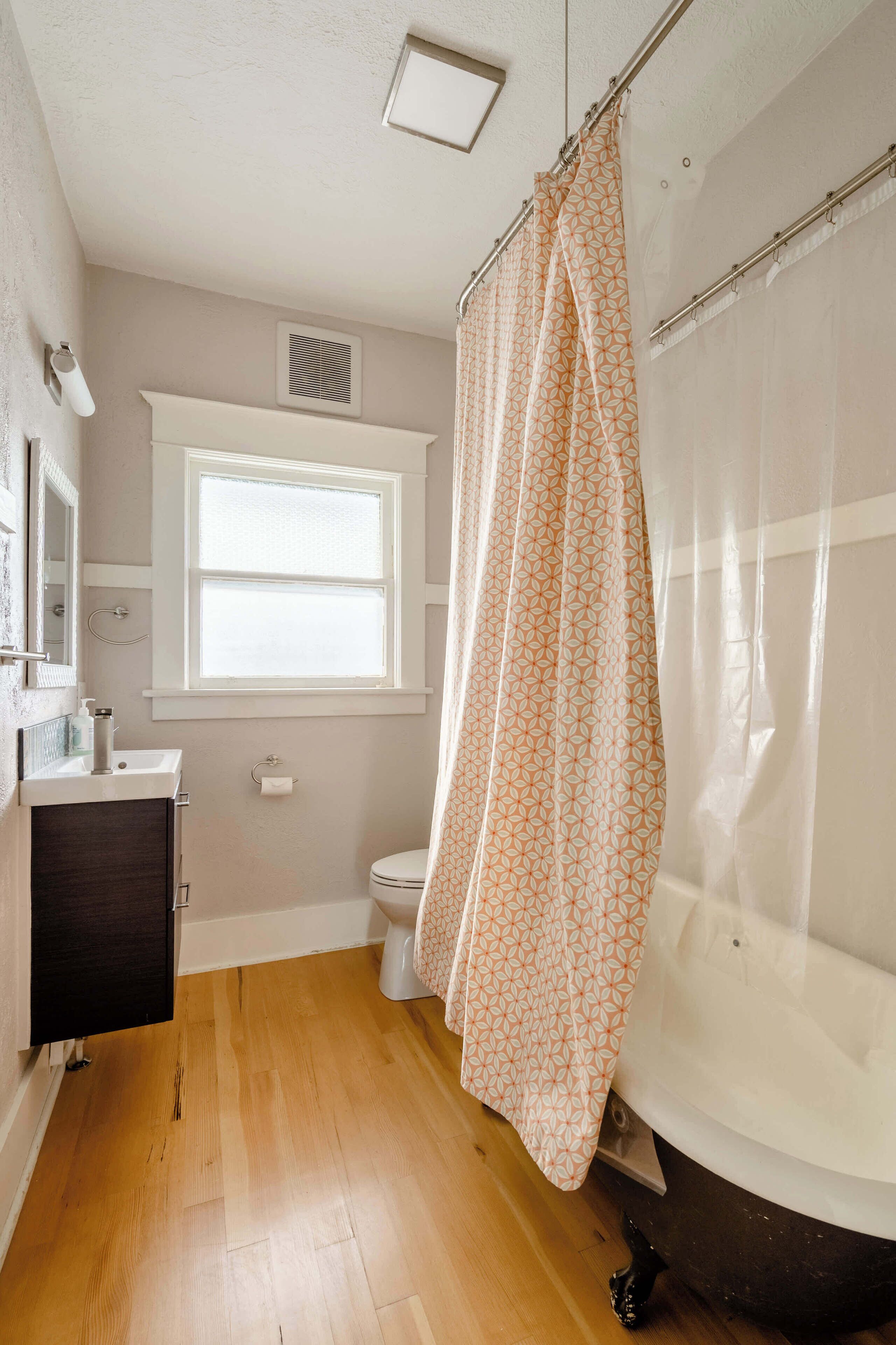 Shower, hair dryer, towels, shampoo