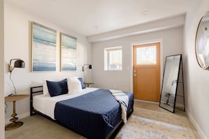 3 bedrooms, iron/ironing board, travel cot, WiFi - 3BR • Sleeps 8 • Foodie Haven • SE Portland (Portland)