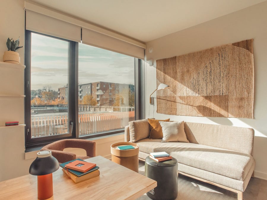 Una televisión de pantalla plana, Netflix, Hulu, servicios de streaming