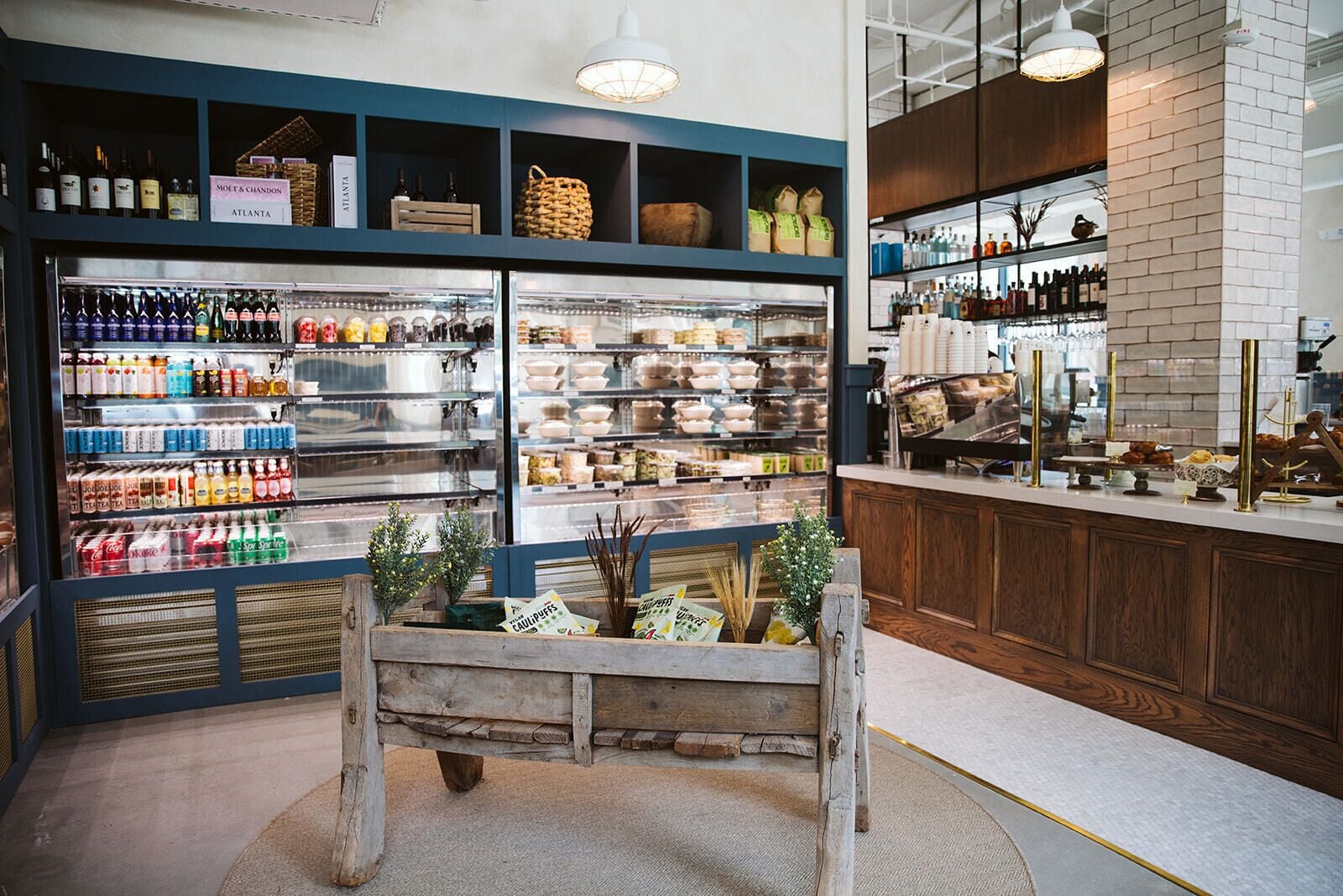 Phục vụ bữa sáng, bữa trưa, bữa tối và bữa sáng muộn