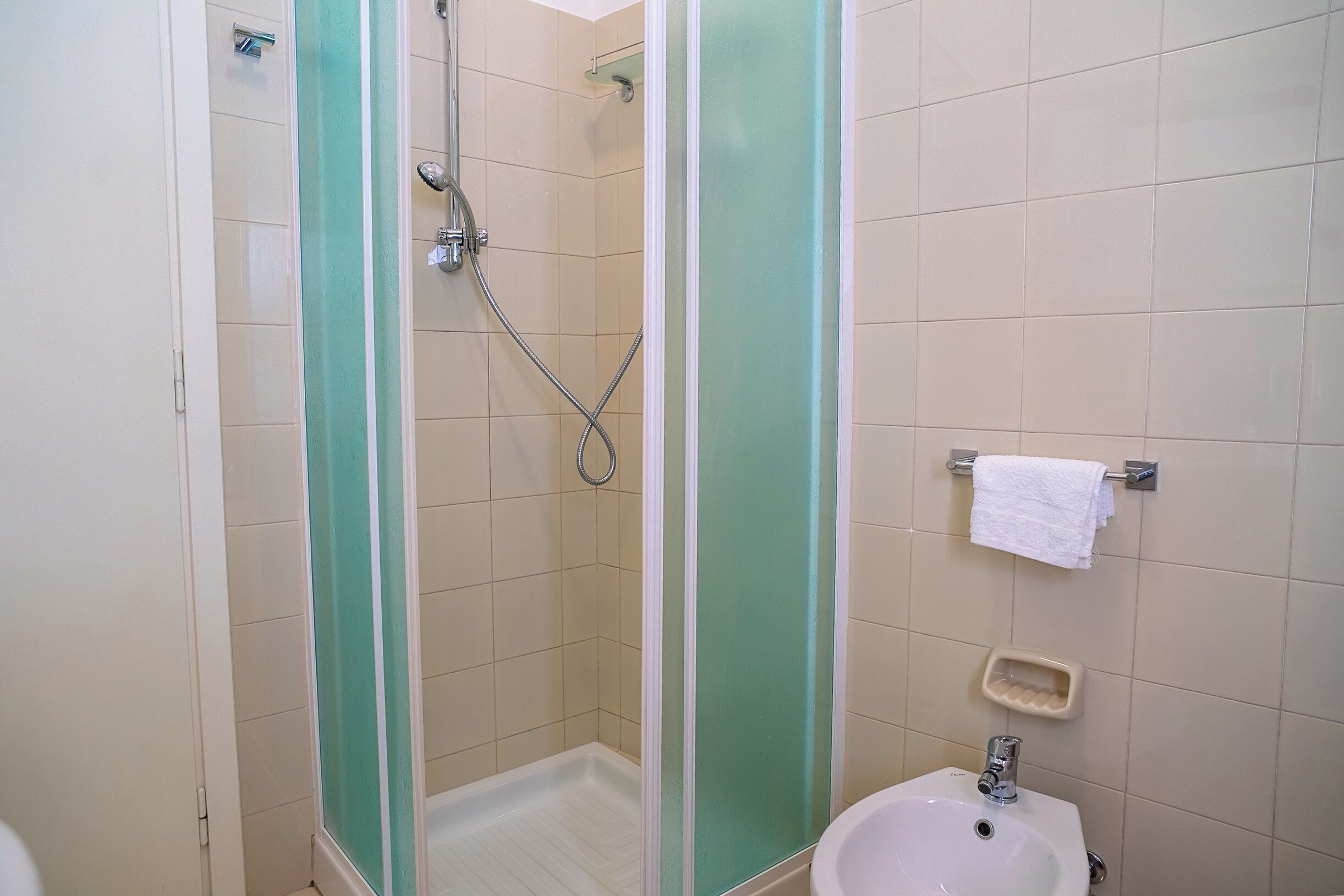 Doccia, asciugacapelli, bidet, asciugamani