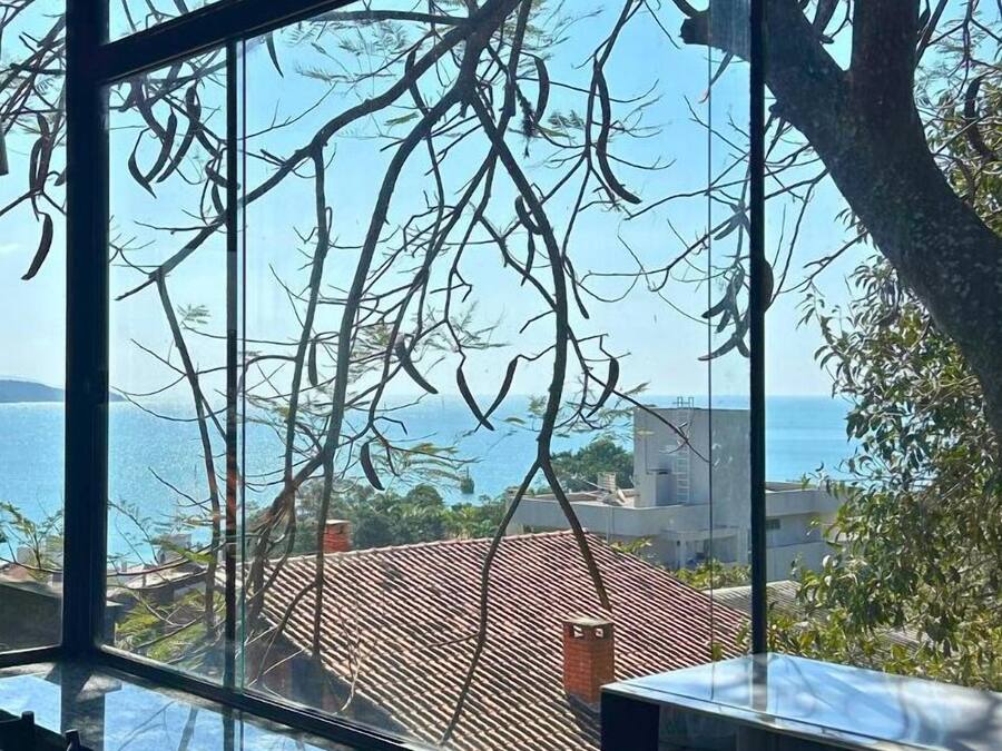 Suite estudio superior, balcón, vistas al mar | Cocina privada | Microondas