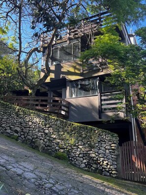 ด้านหน้าที่พัก