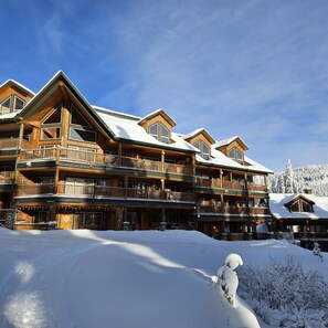 Exterior - True ski in/out with private hot tub and valley views (Keremeos)