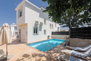 Villa Oria, 2BDR Pernera Villa, Walking Distance to the Pernera Beaches