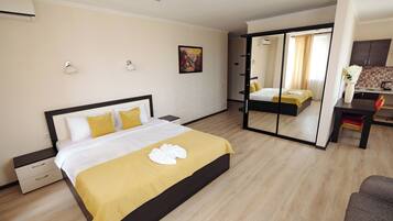 Business Double Room, City View | Hypo-allergenic bedding, minibar, laptop workspace, iron/ironing board