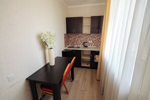 Habitació doble empresarial, vistes a la ciutat | Roba de llit hipoal·lergògena i minibar 