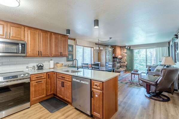Fridge, microwave, oven, stovetop - Winter Park Mountain Retreat with Serene Views (Winter Park)