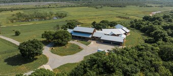 Incredible Ranch Retreat To Yourself - 7-bedroom Estate On The River