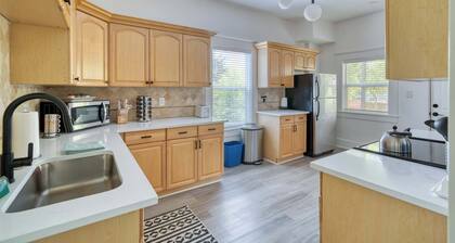 Soul District Mansion - Food Carts & Local Shops