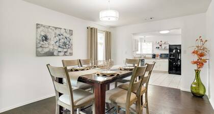 Charming King Bed House Centrally Located with Fast WiFi