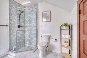 Shower, hair dryer, towels, shampoo