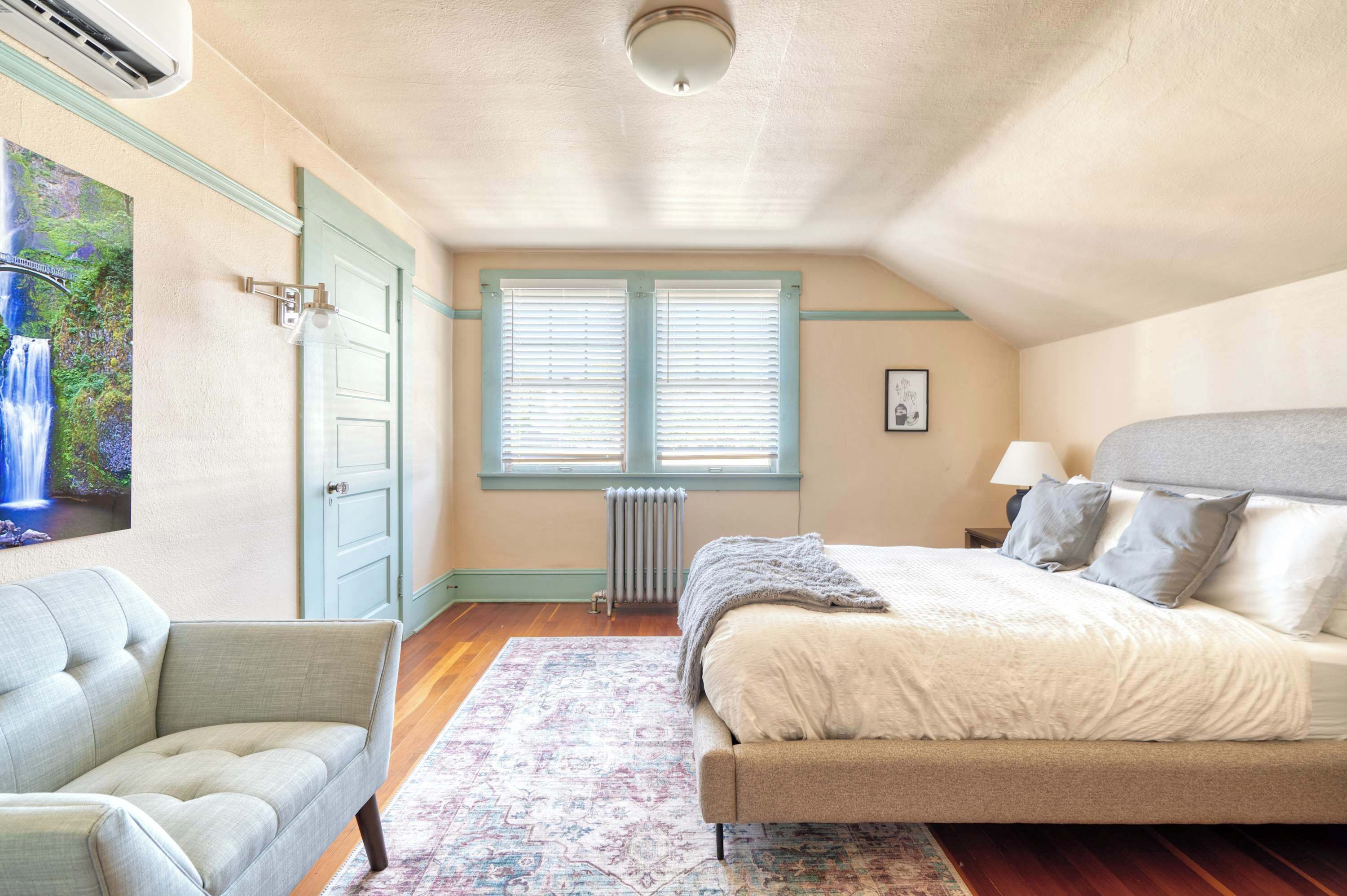 5 bedrooms, iron/ironing board, travel cot, WiFi