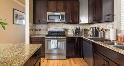 Luxury Home • Great Location • 4BR • Sleeps 12