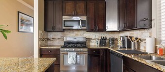 Luxury Home • Great Location • 4BR • Sleeps 12