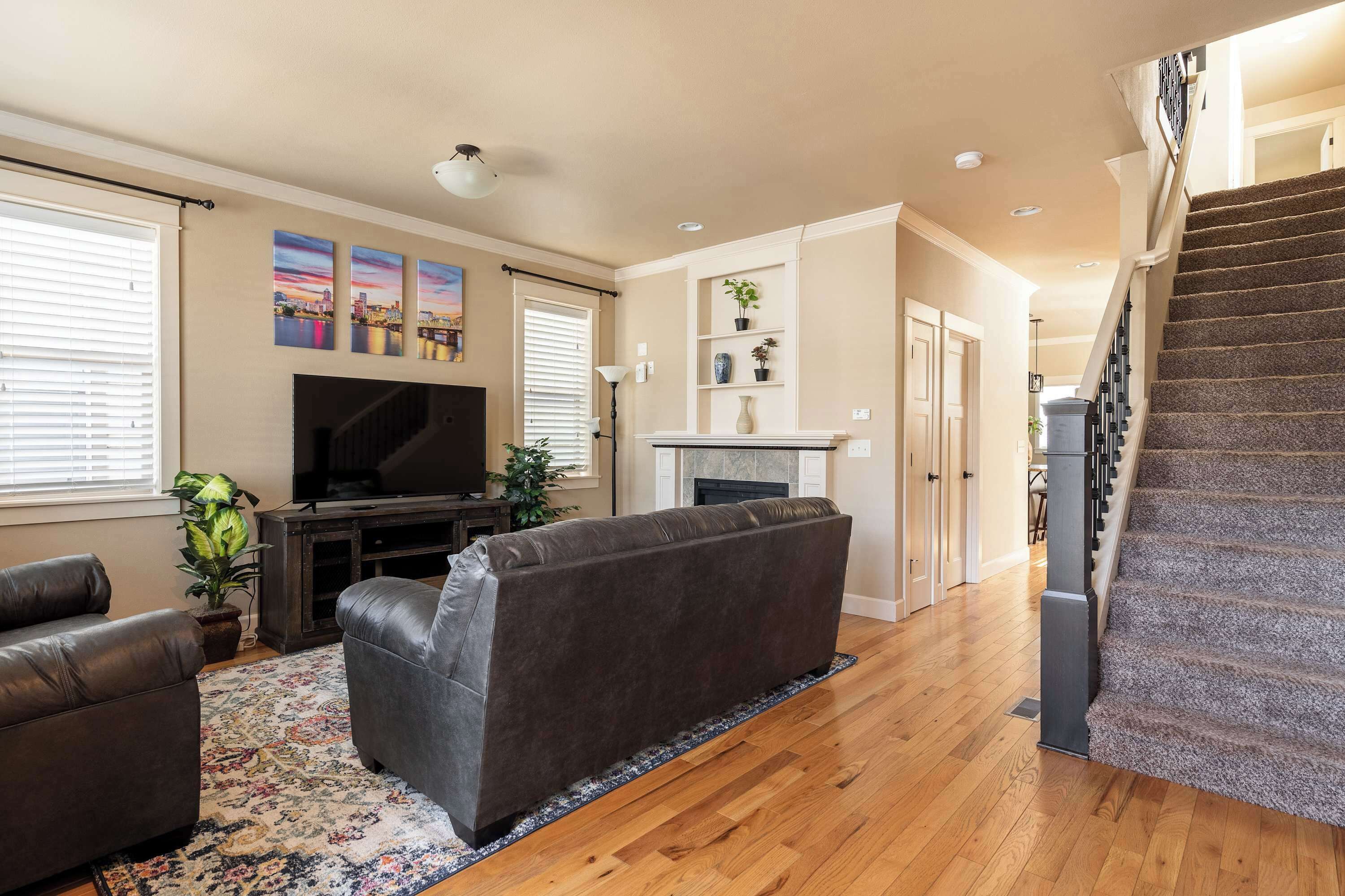 Televisión y oficina 