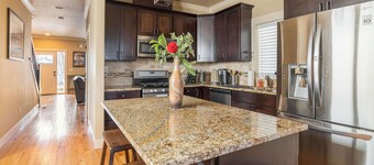 Spacious 4BR/3BA | Sleeps 12 | Near Alberta Arts