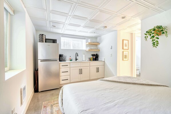 4 عدّة غرف نوم ومكواة/لوح كي وسرير سفر وواي فاي