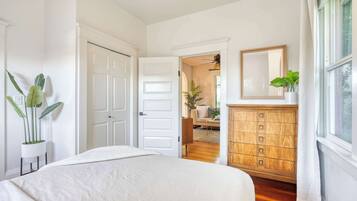 3 bedrooms, iron/ironing board, travel crib, WiFi