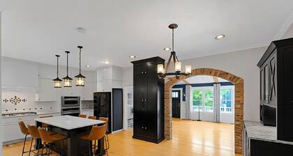 Downtown-ULTIMATE Fam & Friend Getaway - Arcade GameRoom- Basketball Court