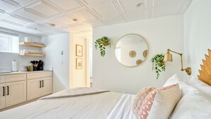 Bügeleisen/Bügelbrett, Reisekinderbett, WLAN, Bettwäsche