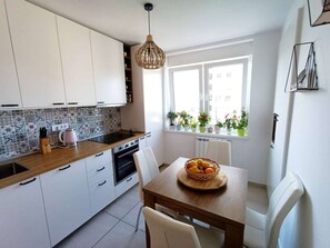 Fridge, microwave, oven, stovetop - One bedrum apartment with beautiful view (Zagreb)