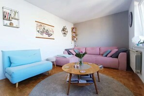 TV, books - One bedrum apartment with beautiful view (Zagreb)