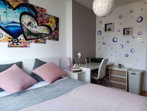 2 bedrooms, desk, iron/ironing board, WiFi