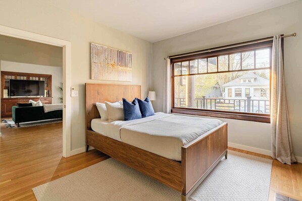 4 habitaciones, tabla de planchar con plancha, cuna de viaje y wifi