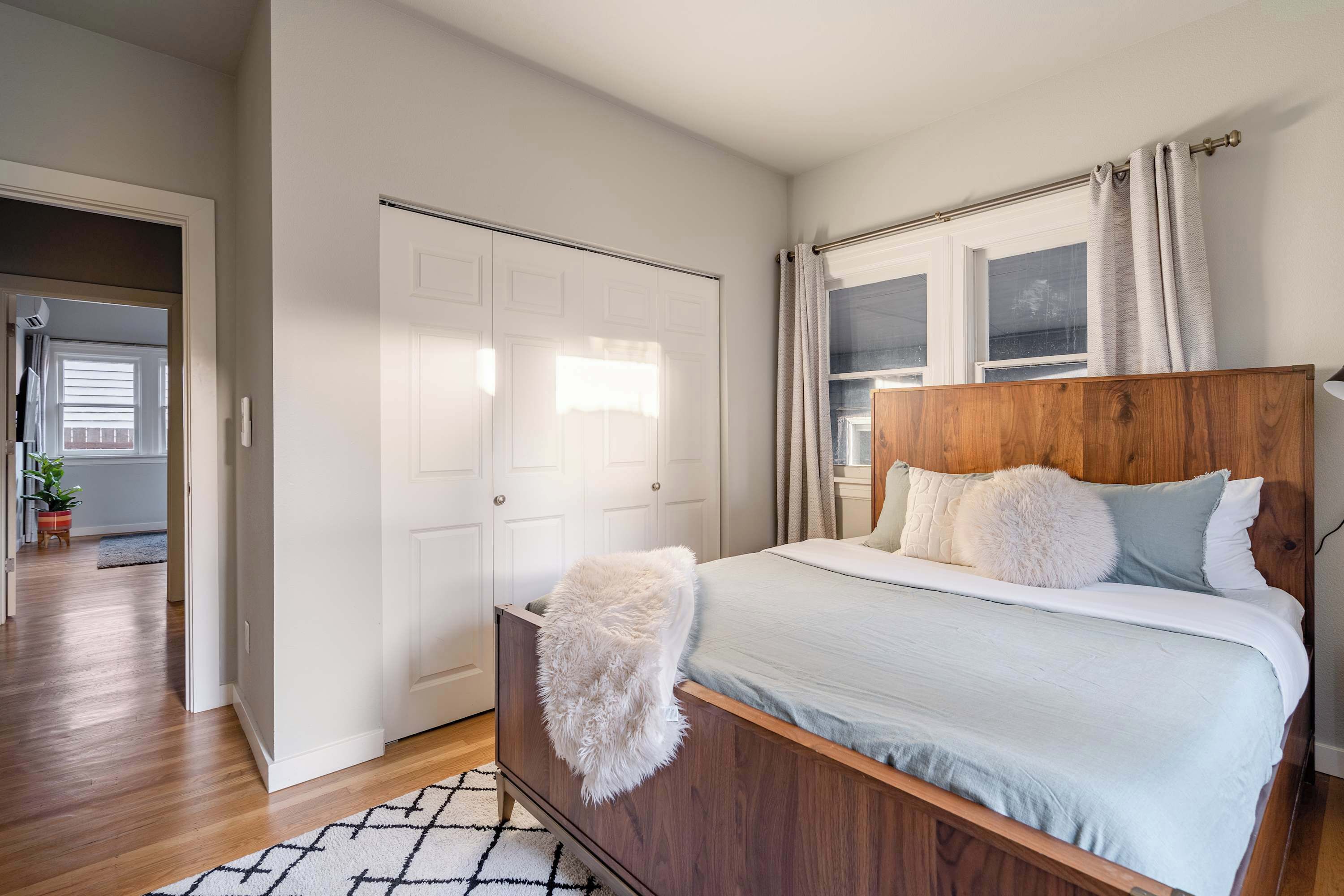 4 habitaciones, tabla de planchar con plancha, cuna de viaje y wifi 