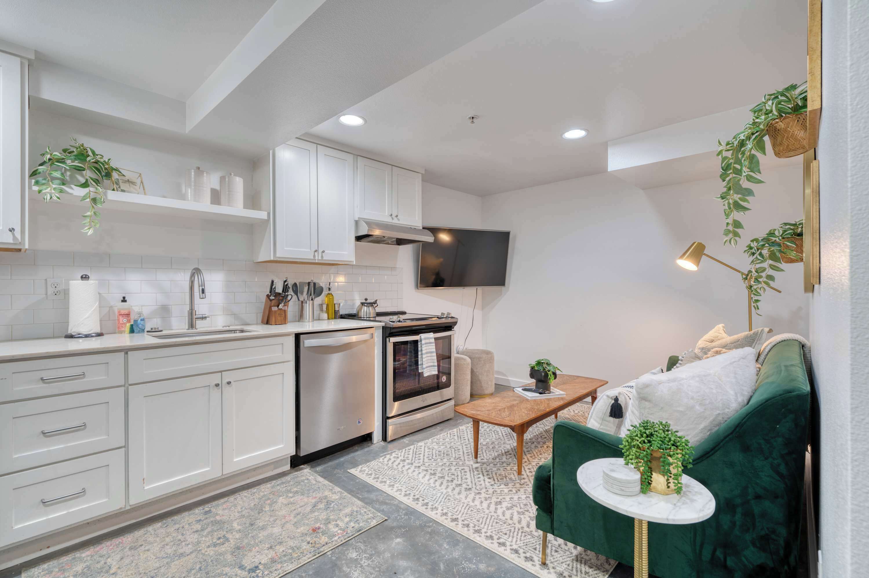 冰箱、微波炉、烤箱、炉灶