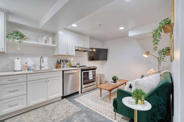 Fridge, microwave, oven, stovetop