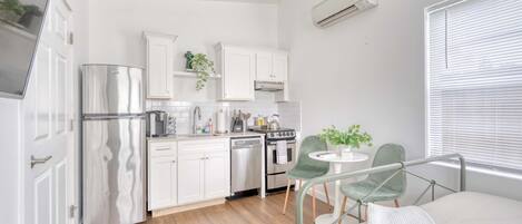 Réfrigérateur, four, plaque de cuisson, lave-vaisselle