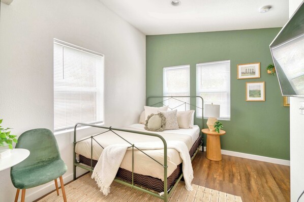 1 bedroom, iron/ironing board, travel crib, WiFi