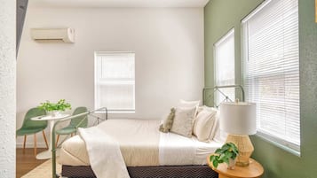 Iron/ironing board, travel crib, WiFi, bed sheets