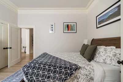 3BR • Sleeps 8 • Prime NW Location • 99 WalkScore