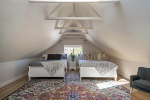 3 bedrooms, iron/ironing board, travel crib, WiFi