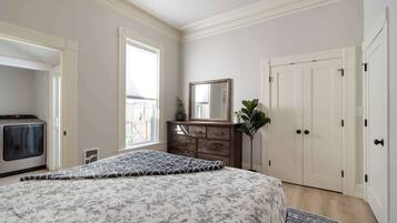 3 bedrooms, iron/ironing board, travel crib, WiFi