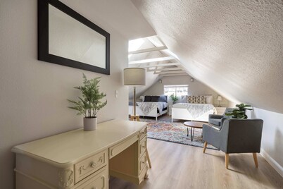 3BR - Sleeps 8 - Prime NW Location - 99 WalkScore