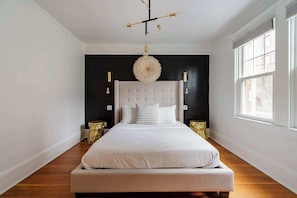 4 bedrooms, iron/ironing board, travel cot, WiFi - Historic Meets Modern | 4BR • Walk to NW 23rd (Portland)