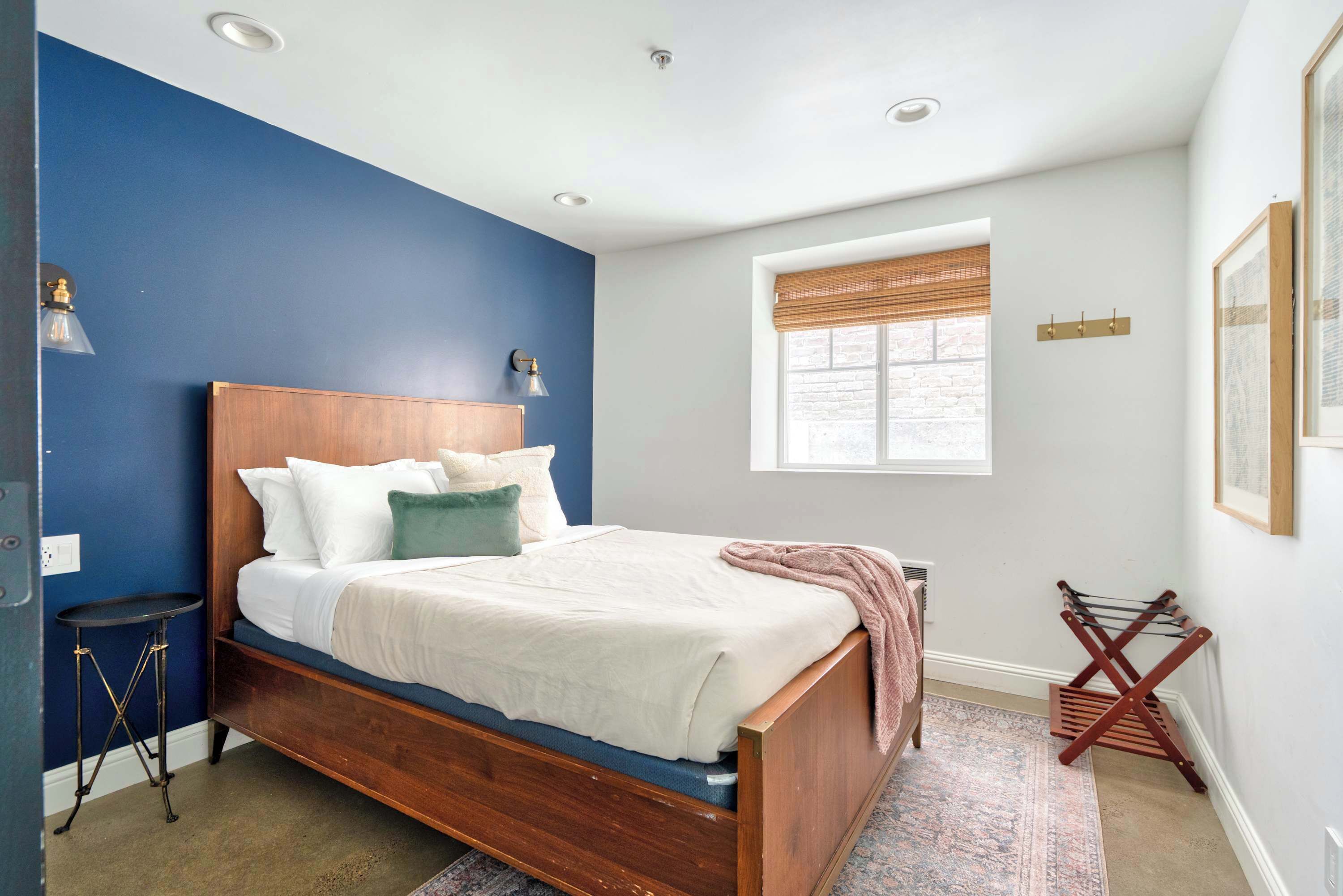 7 chambres, fer et planche à repasser, lit de bébé portatif, Wi-Fi