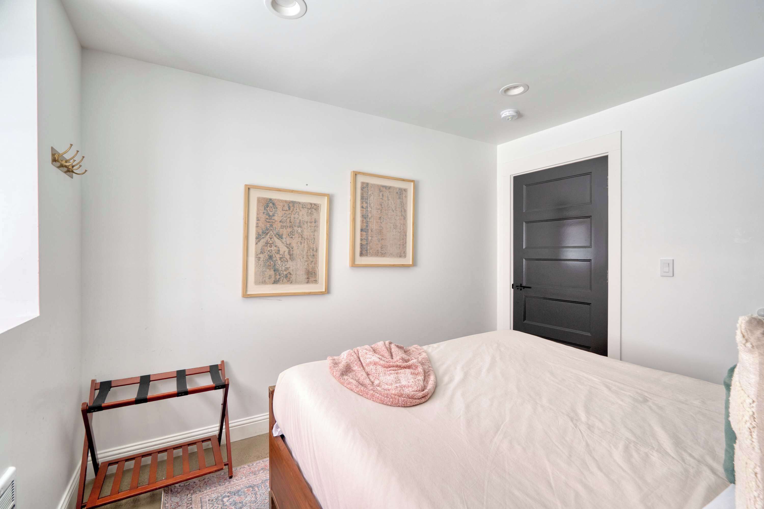 3 bedrooms, iron/ironing board, travel crib, WiFi