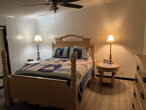 3 bedrooms, iron/ironing board, WiFi, bed sheets