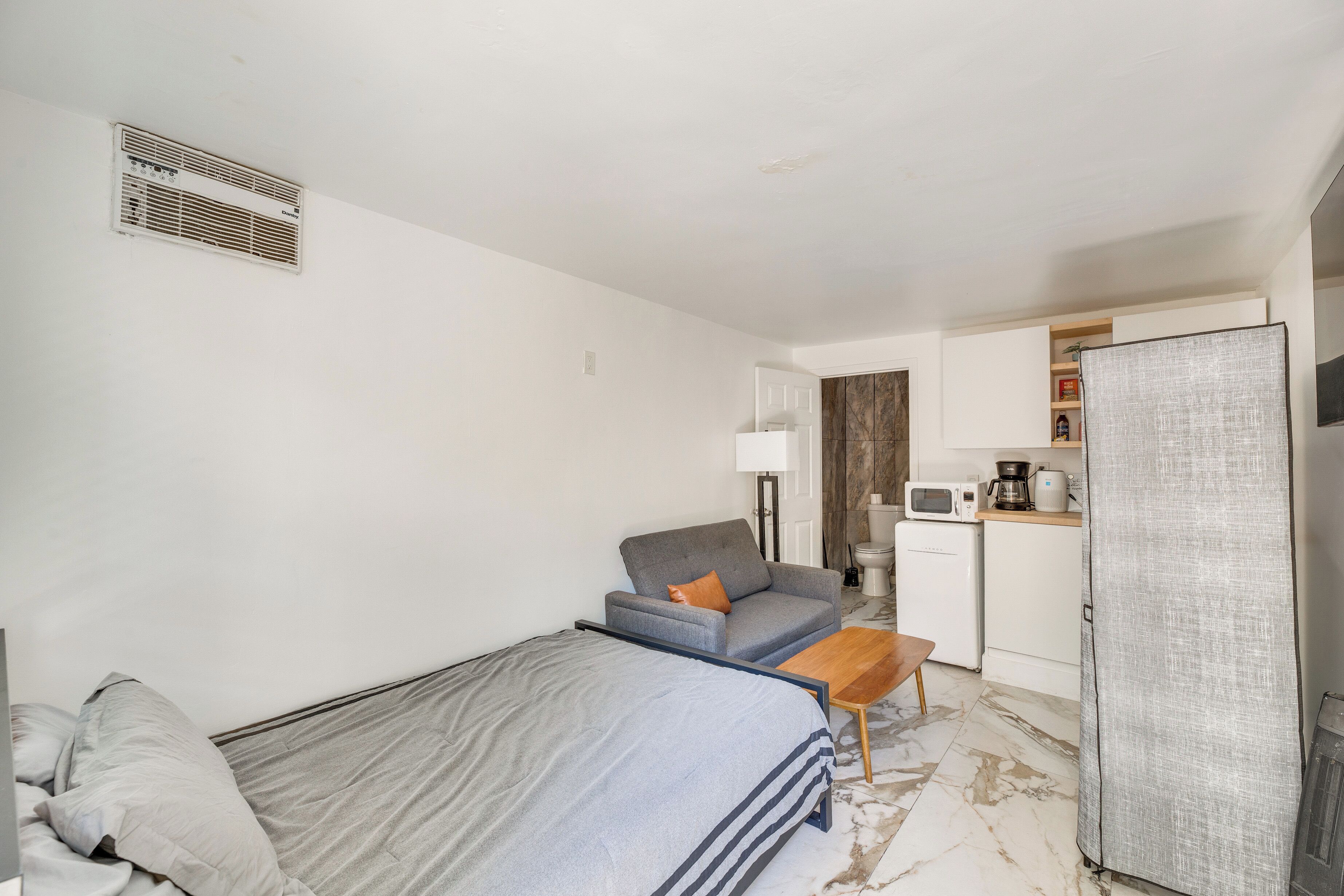 Sherman Oaks Hideaway: Lush Grounds, Shared Pool!
