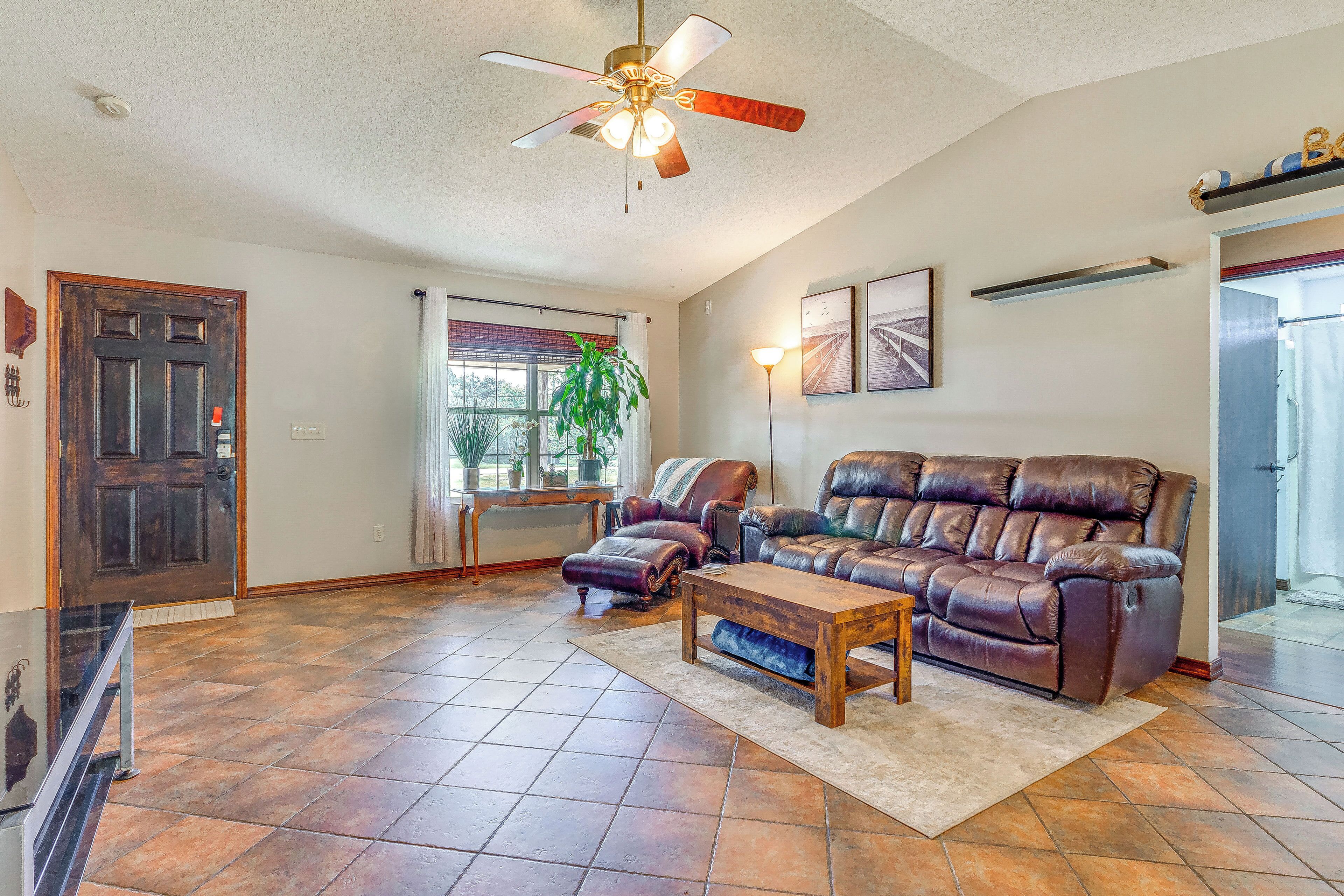 5 Mi To Navarre Beach: Home W/ Game Room & Yard - Navarre, FL